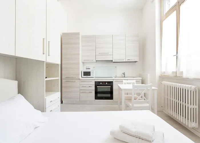 Guesthost - Milano Niguarda Private 15Sqm Studio